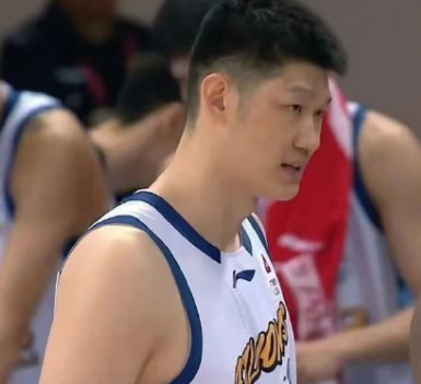 贺希宁狂砍31分助深圳大胜江苏 国家队表现同样