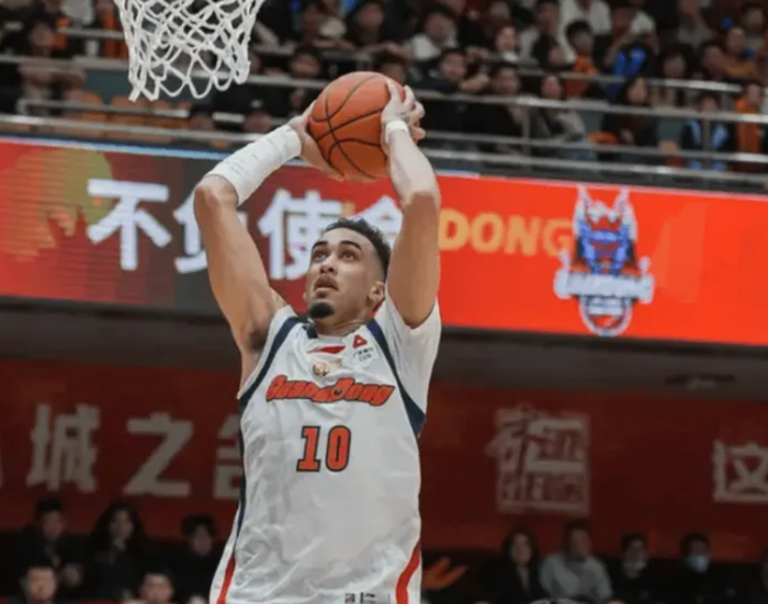 广东加时逆转青岛暴露战术短板，外援依赖成隐