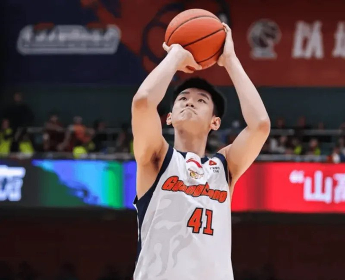 广东加时逆转青岛暴露战术短板，外援依赖成隐