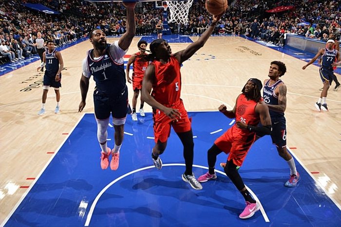 霍勒迪年龄成隐患，开拓者惨败76人