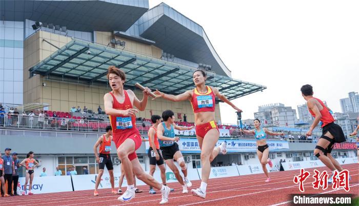 黑龙江健儿闪耀田径赛场 左思雨斩获女子400米冠
